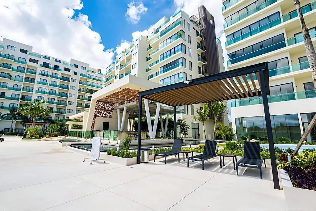 2 Rooms, Pools, Tennis, Spa, Gym, Petpark, Jacuzzi Playa del Carmen Apartment